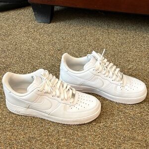 White Men's Classic Low-Top Sneakers